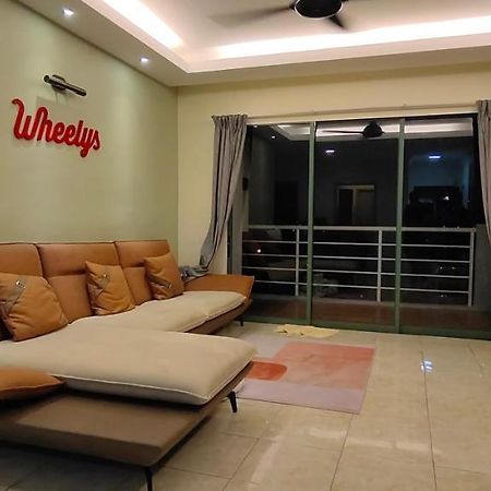 Gold Coast International Resort Kampong Bukit Beruang Bagian luar foto