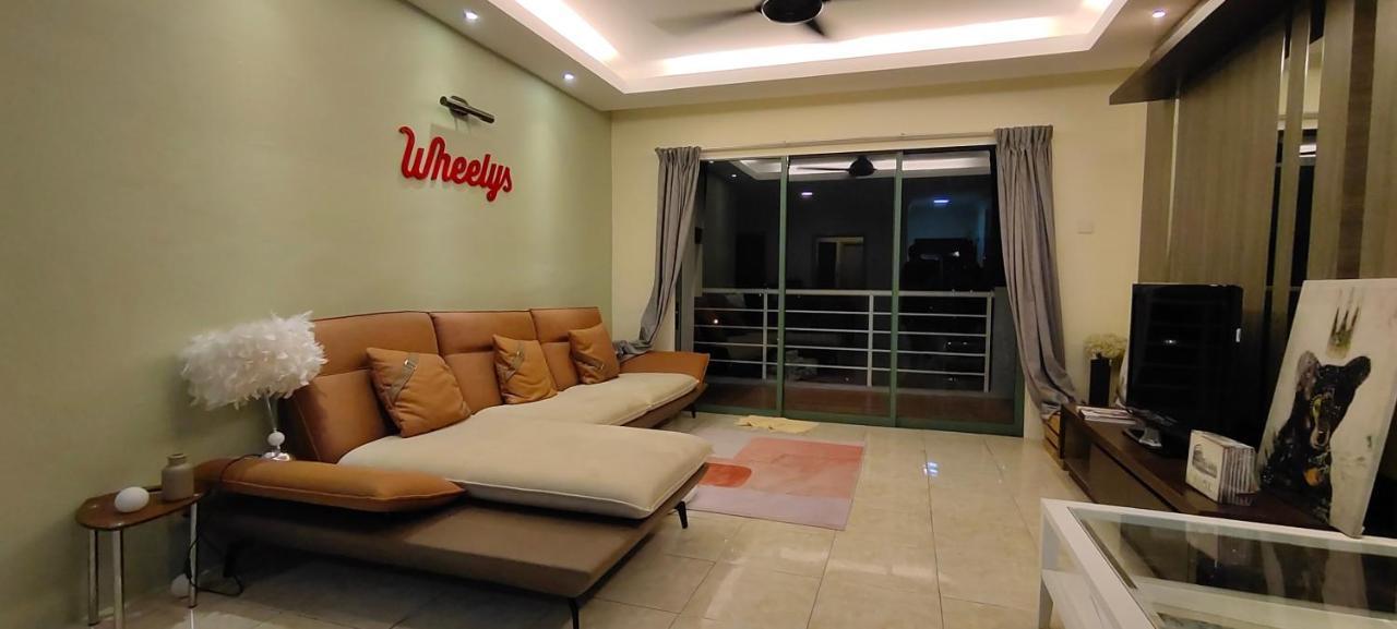 Gold Coast International Resort Kampong Bukit Beruang Bagian luar foto