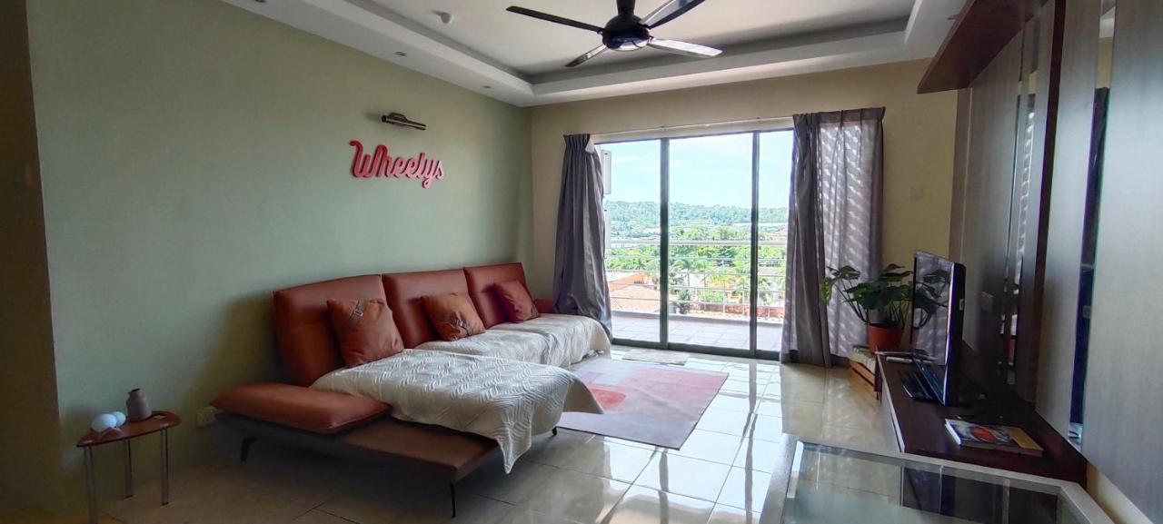 Gold Coast International Resort Kampong Bukit Beruang Bagian luar foto
